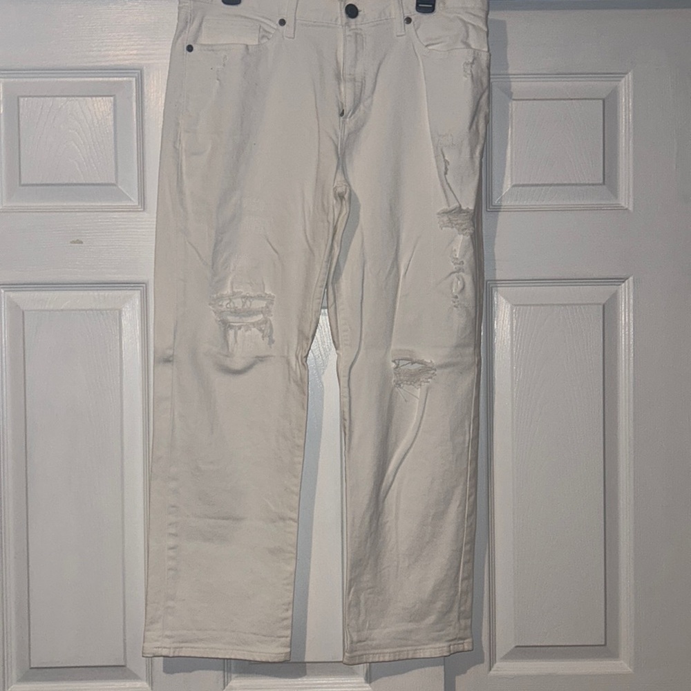 White destroyed boyfriend jeans